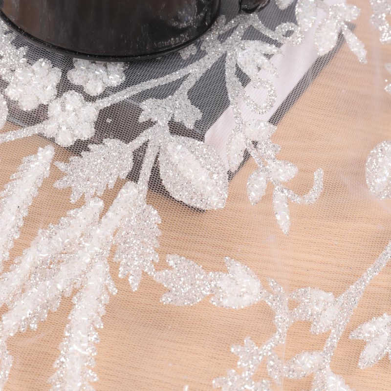 Paillettes argentées et blanches avec le tissu transparent de robe de mariée de tube de perle